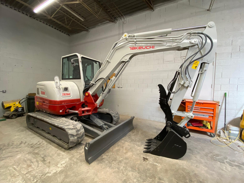 2021 TAKEUCHI TB260