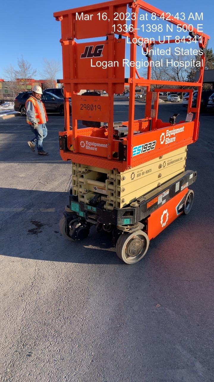 2023 JLG ES1932