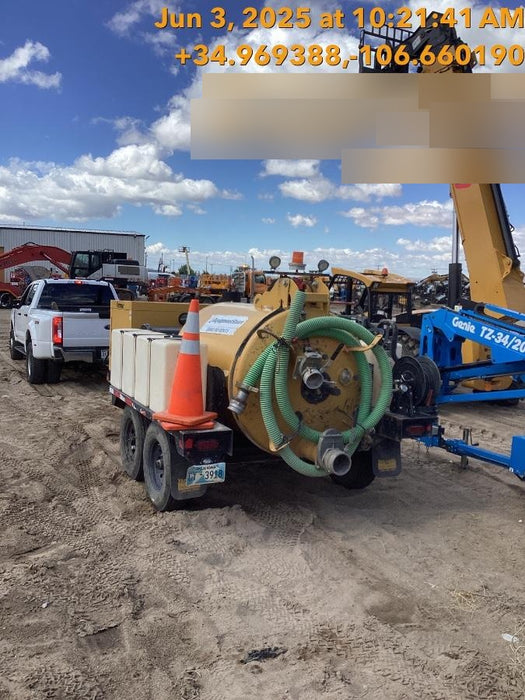 2021 Vac-Tron LP573XDT 500 Gallon Debris Tank w/ Hydraulic Tilt, two (2) 100 Gallon Water Tanks, Low Profile Torsion Axles (12,000 GVWR)
