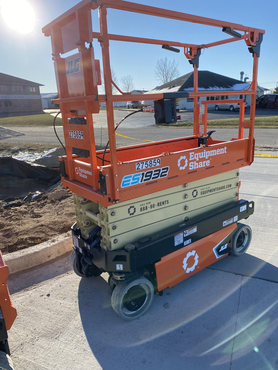 2022 JLG ES1932