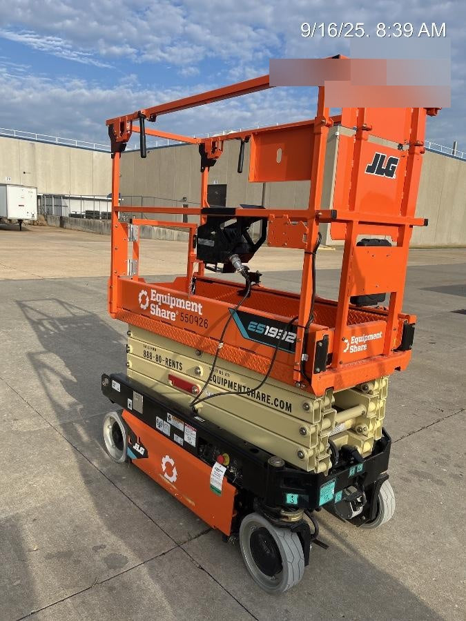 2025 JLG ES1932