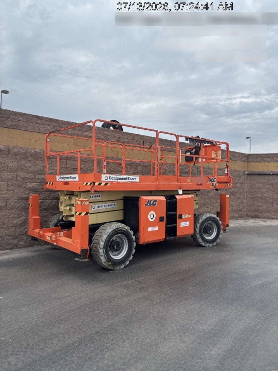 2021 JLG 330LRT