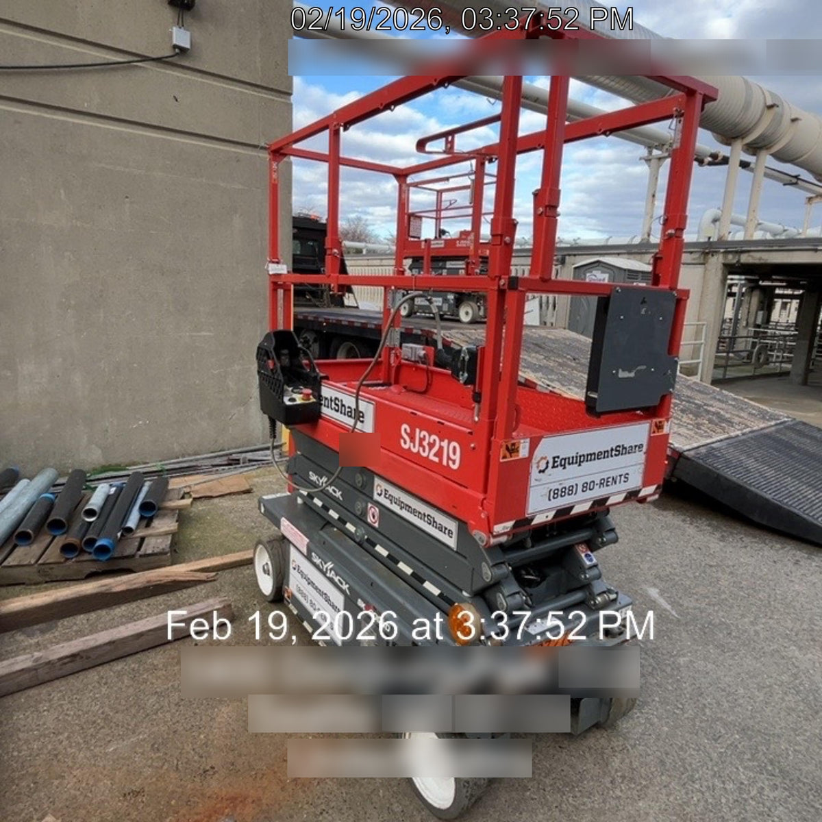 2020 Skyjack SJIII-3219 Solid NM Tires, Half height spring hinged entry gate, Dual Beacons, 800W Inverter