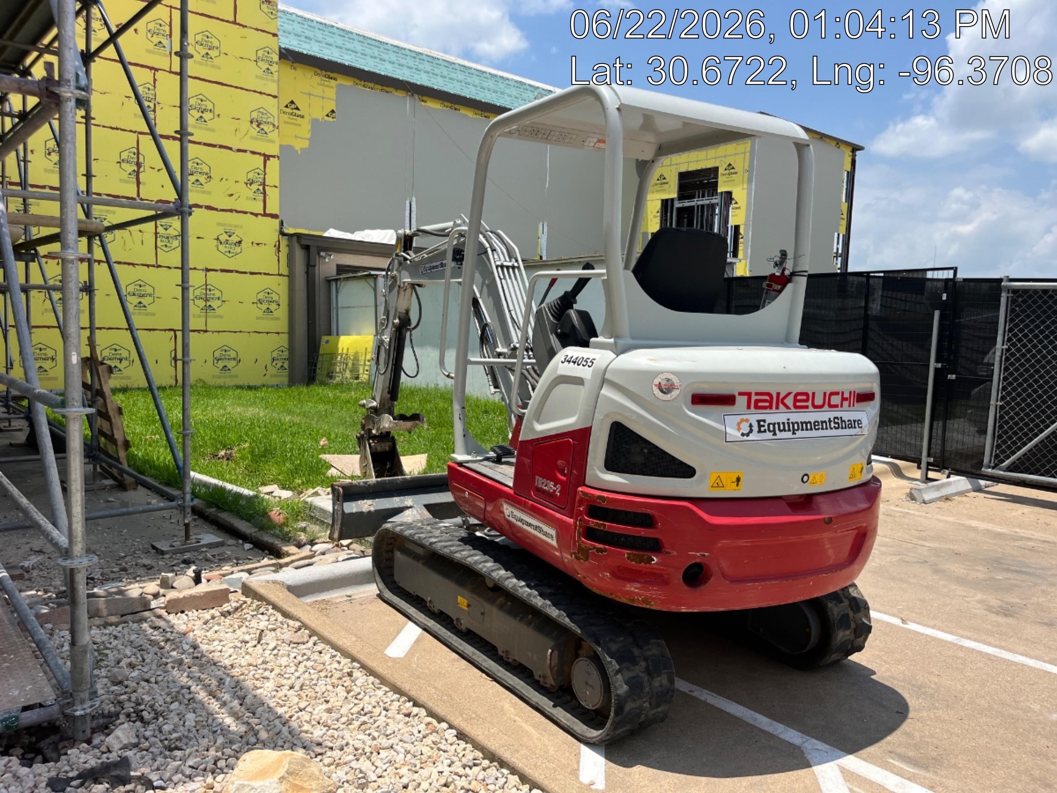2023 TAKEUCHI TB235-2R