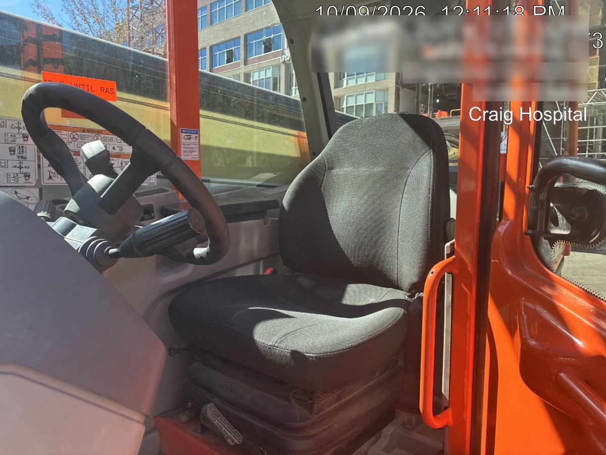 2022 JLG 1075