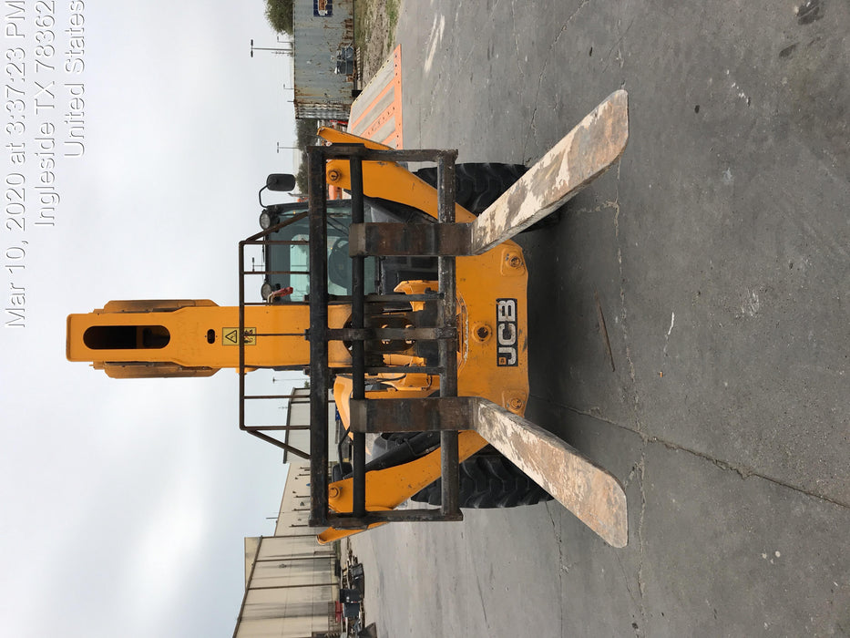 2019 JCB 512-56 109 HP w/CAB/HVAC, Beacon, Aux Hydraulics, Worklights, Solid Tires w/60" Carriage/Forks