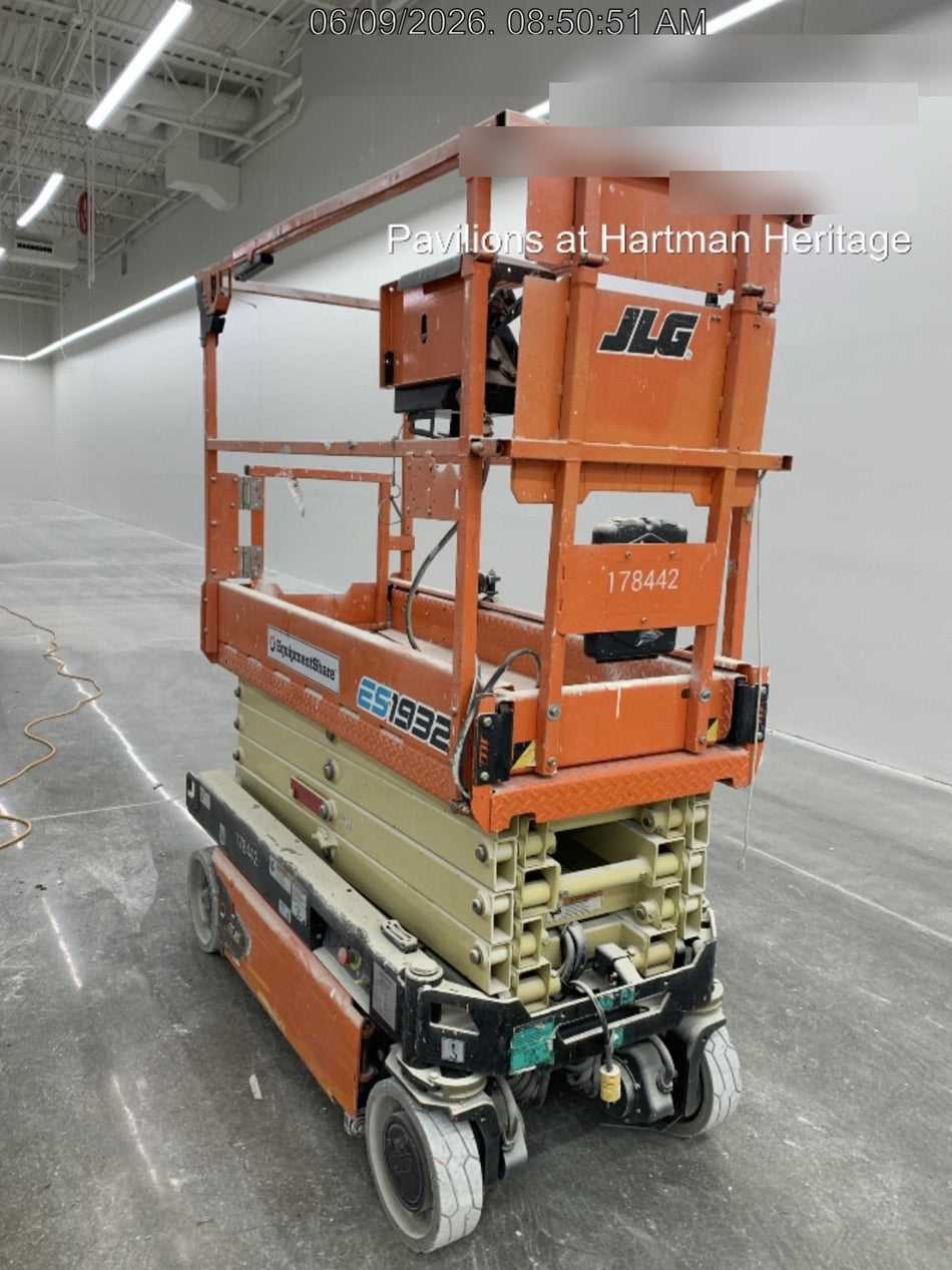 2021 JLG ES1932