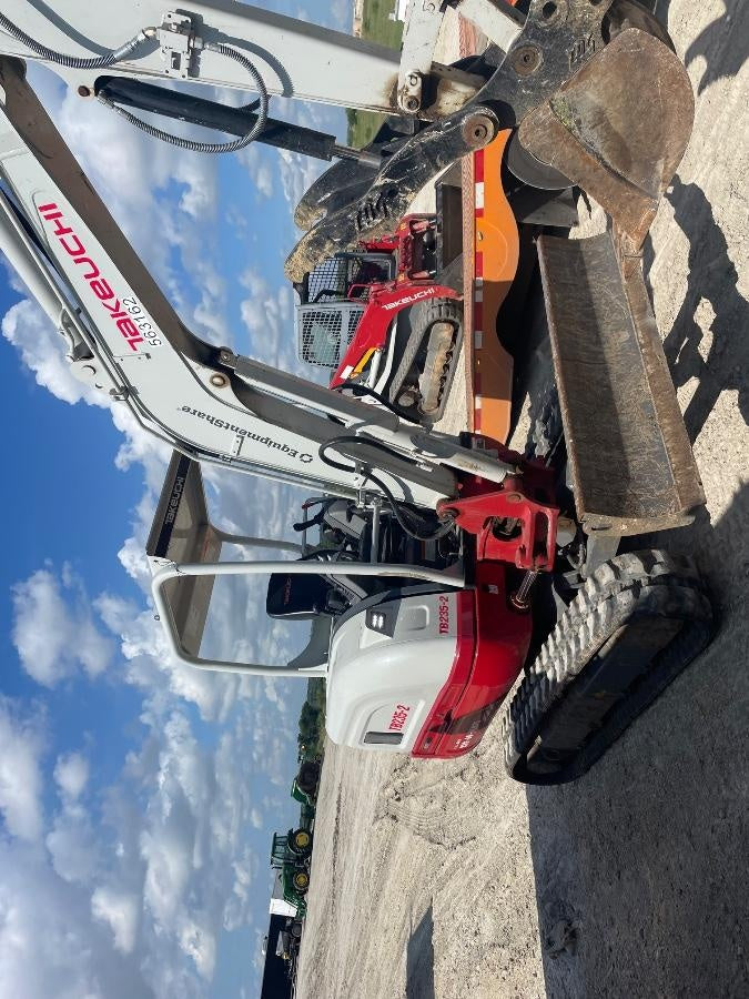 2025 TAKEUCHI TB235-2R