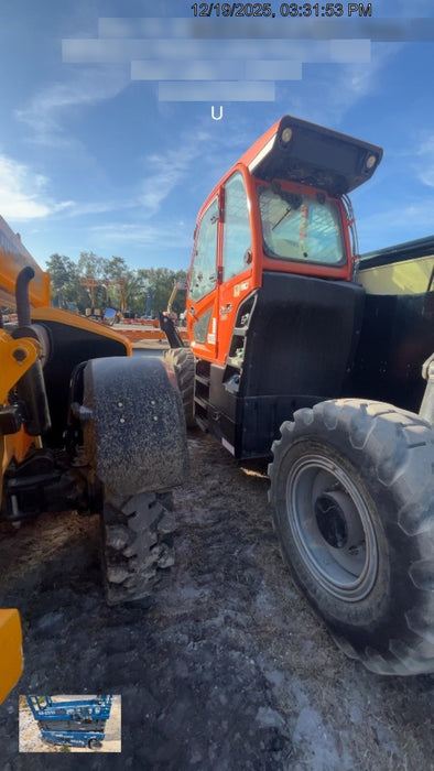 2022 JLG 1075