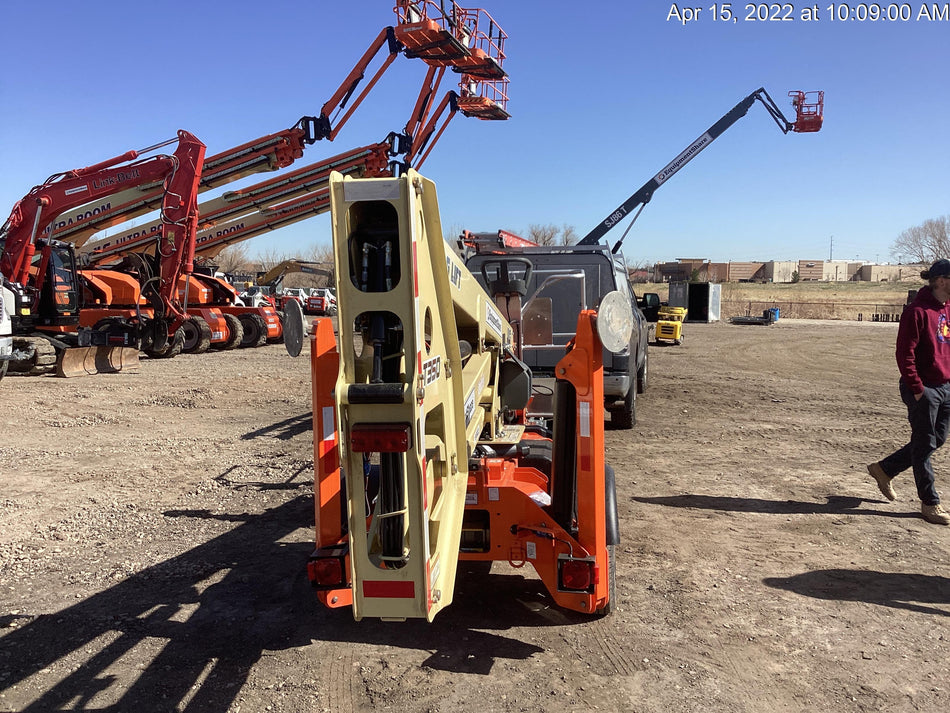 2021 JLG T350