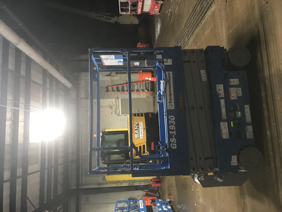 2020 Genie GS-1930 Solid Non Marking Tires, Beacon, Folding rails with half height swing gate, 800W Inverter