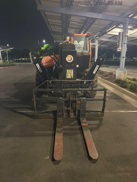 2021 JLG 1075