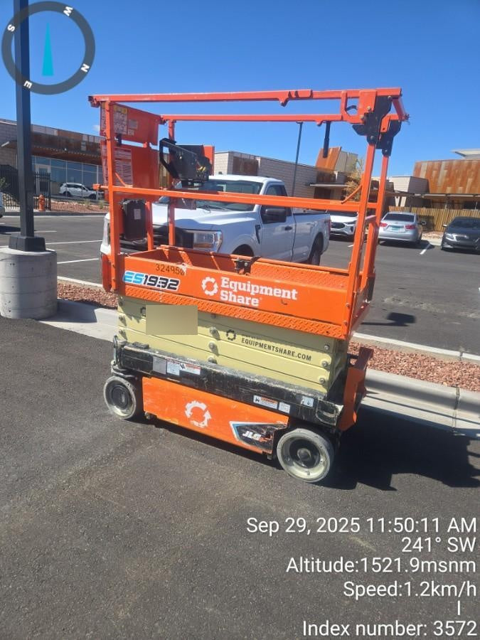 2023 JLG ES1932