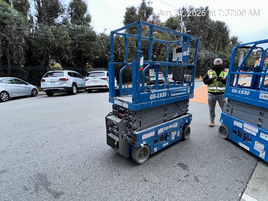 2020 Genie GS-1930 Solid Non Marking Tires, Beacon, Folding rails with half height swing gate, 800W Inverter