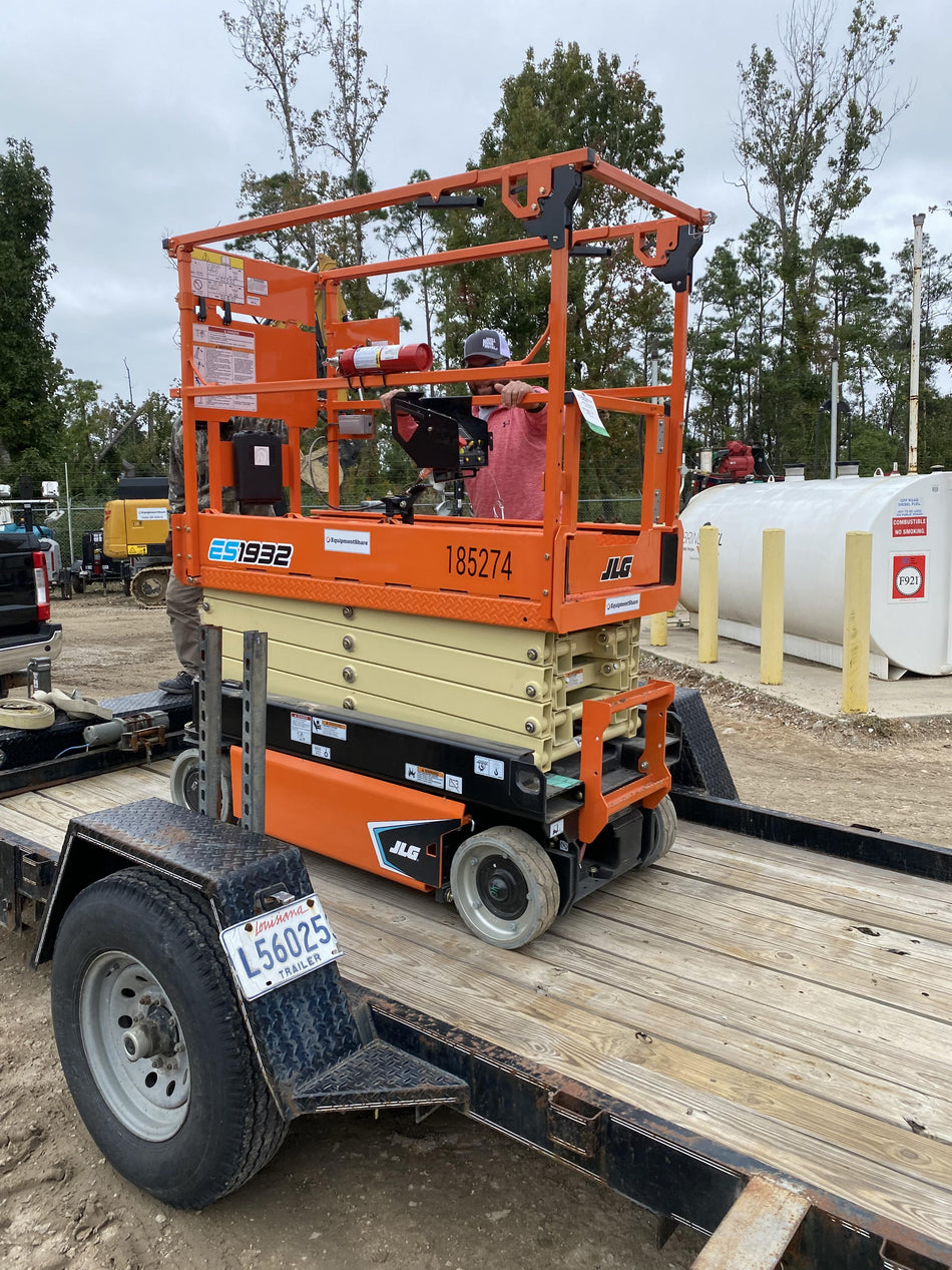 2021 JLG ES1932