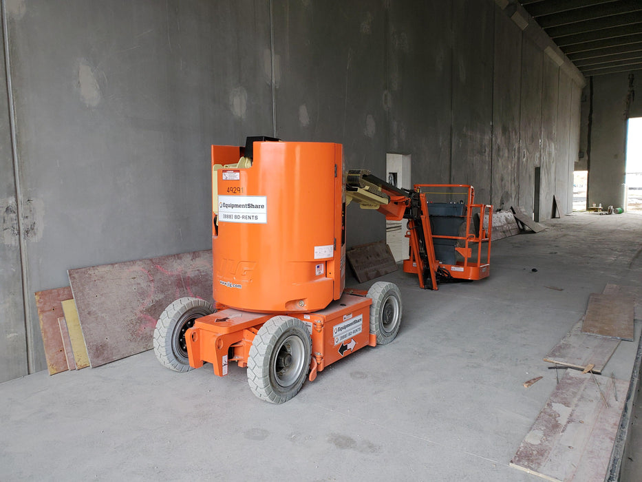 2019 JLG E300AJP
