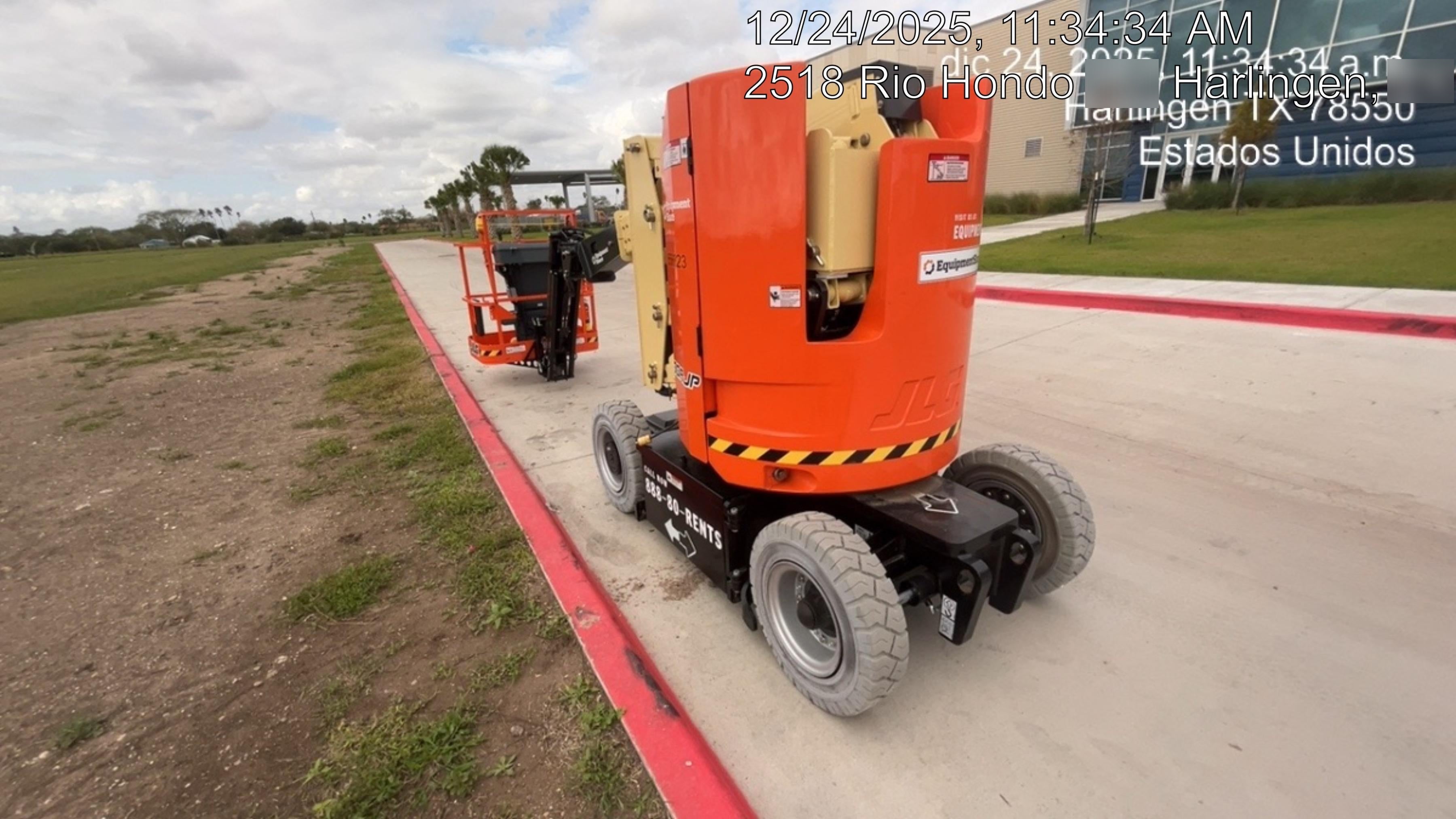 2025 JLG E300AJP