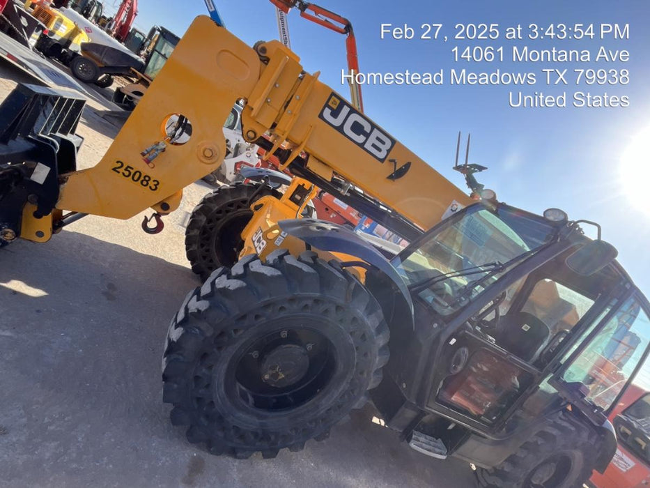 2019 JCB 509-42 74 HP w/CAB/HVAC, Beacon, Aux Hydraulics, Worklights, Solid Tires w/60" Carriage/Forks