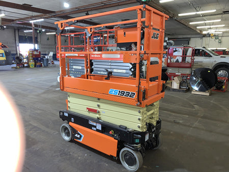 2022 JLG ES1932
