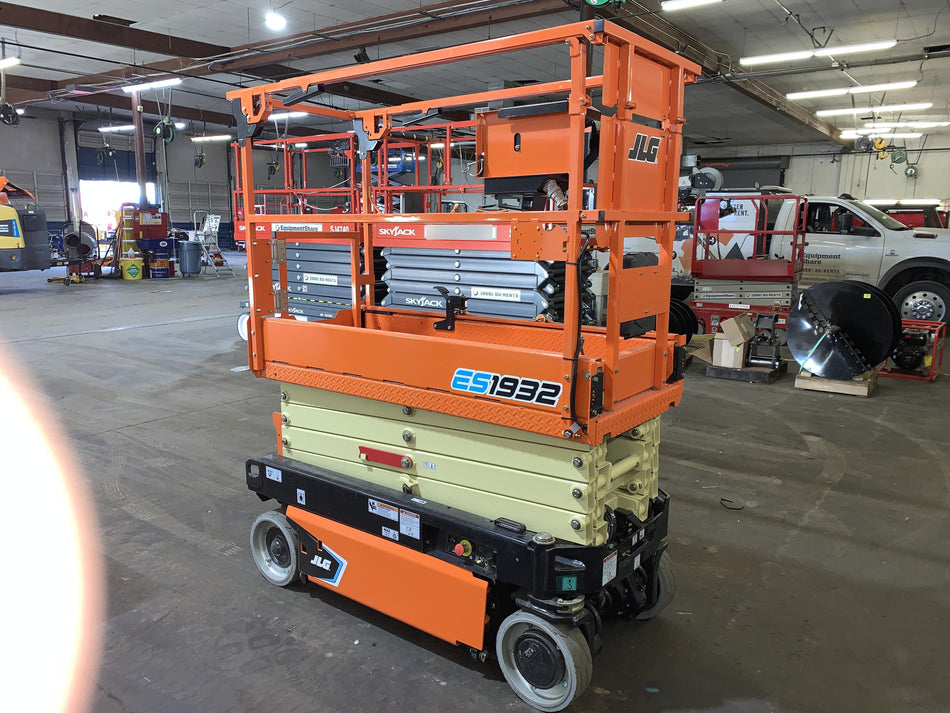 2022 JLG ES1932