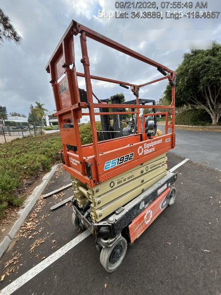 2022 JLG ES1932