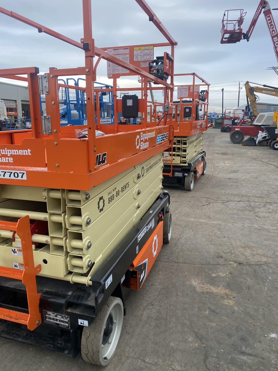 2022 JLG ES3246
