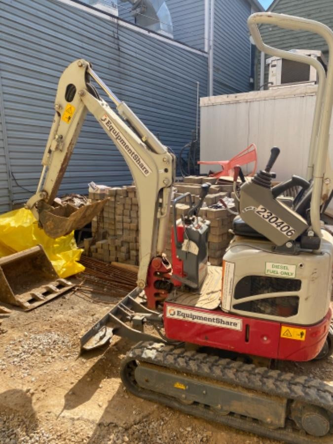 2022 TAKEUCHI TB210R