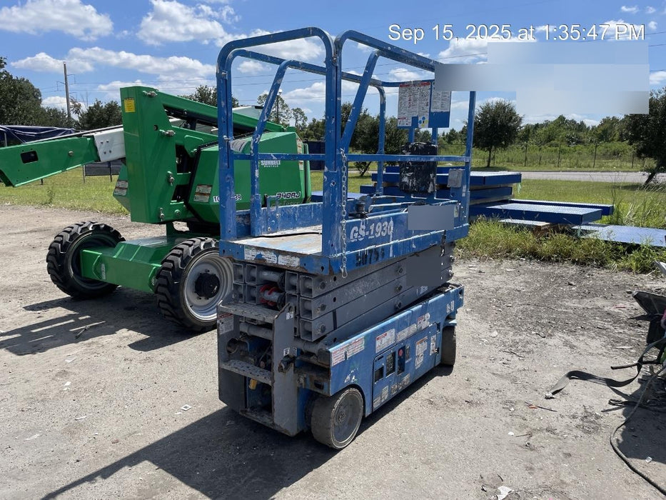 2019 Genie GS-1930 Fixed Rails with Chain Entry