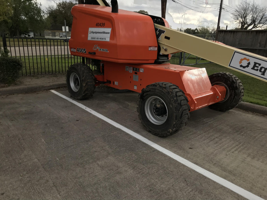 2019 JLG 400S