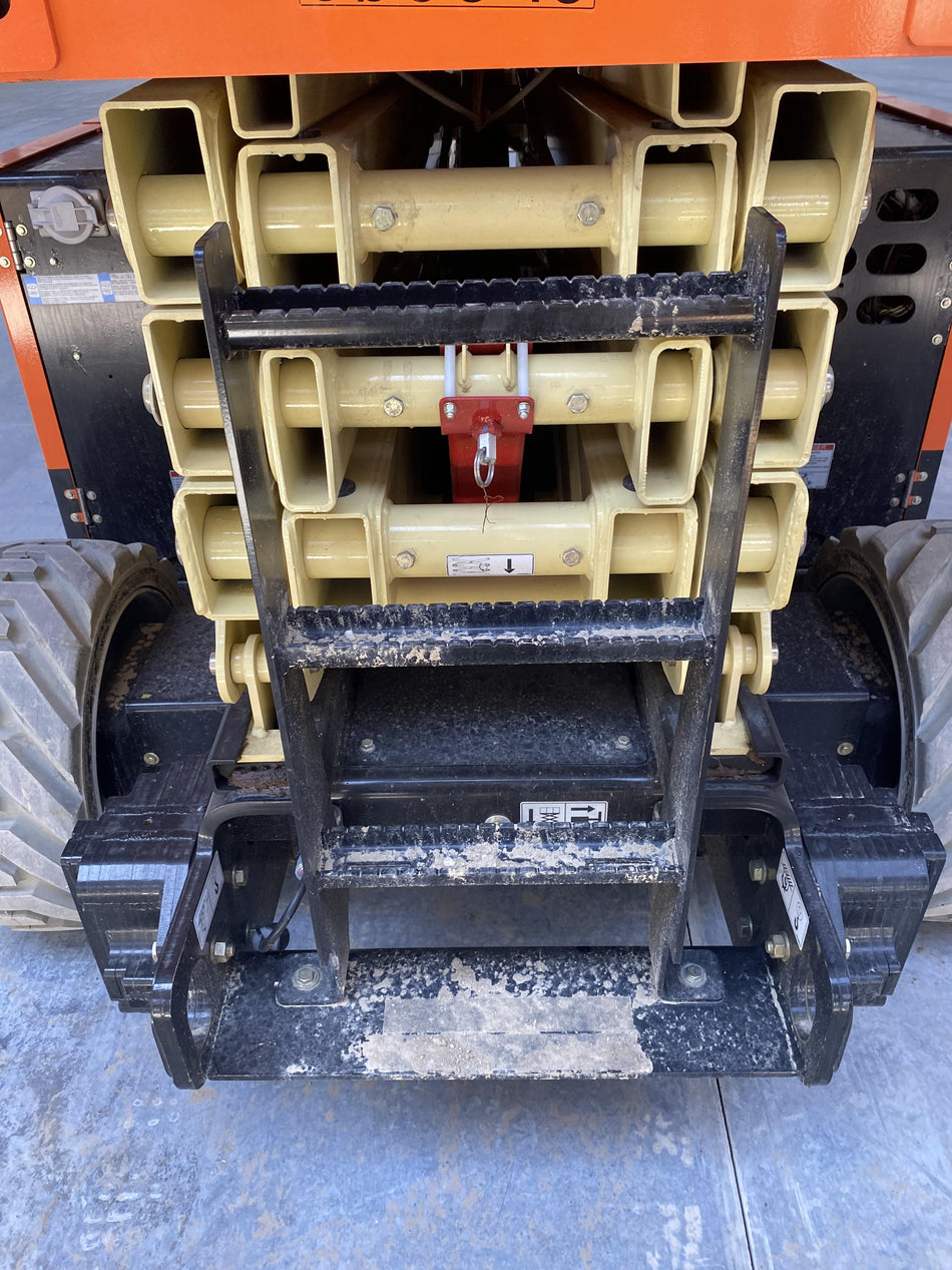 2023 JLG ERT4069