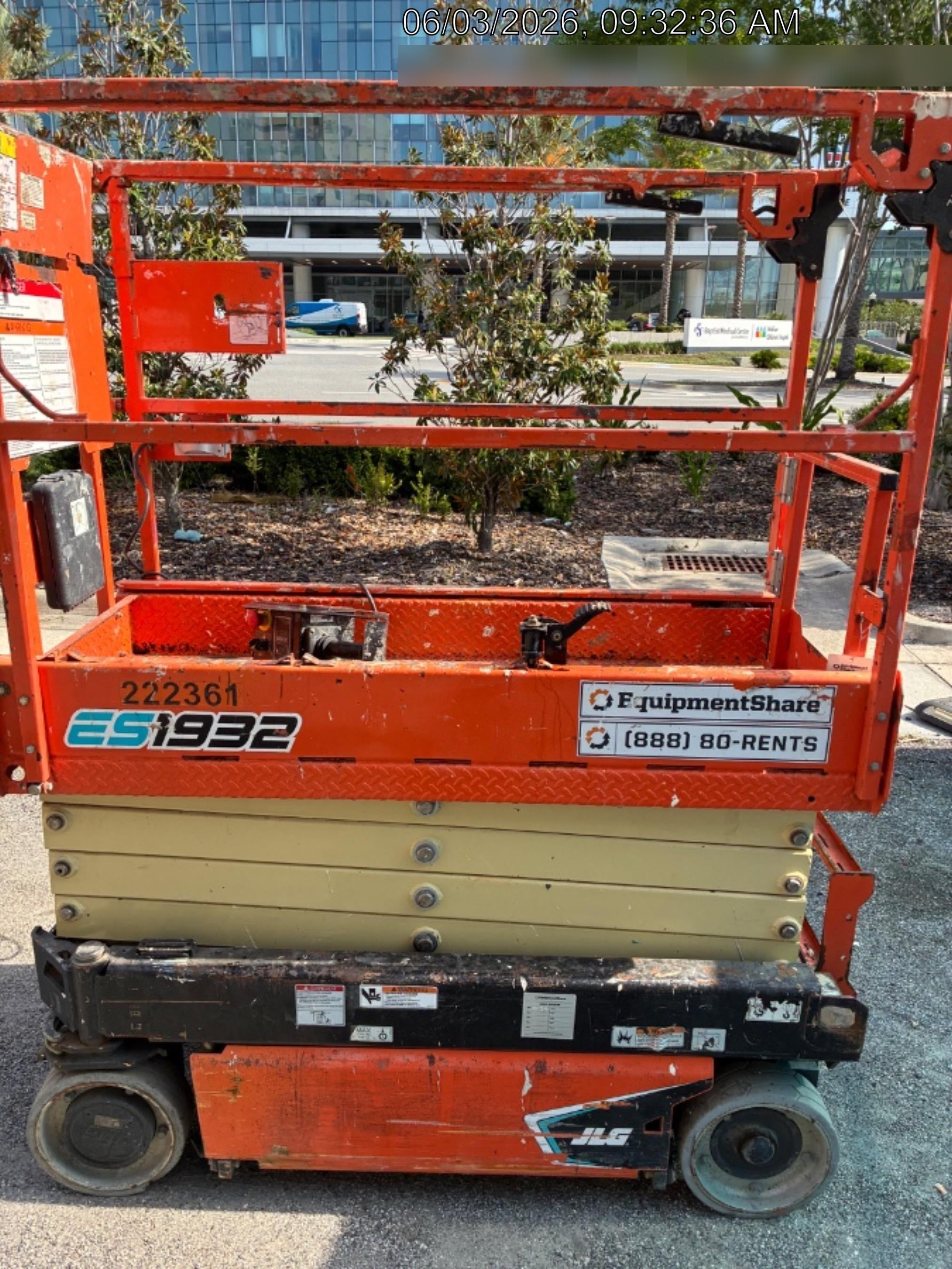 2022 JLG ES1932