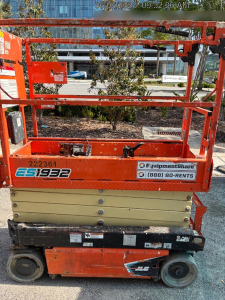 2022 JLG ES1932
