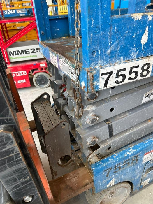 2017 Genie GS-1930 Genie GS-1930 Lift w/Fixed Rail and Chain Entry