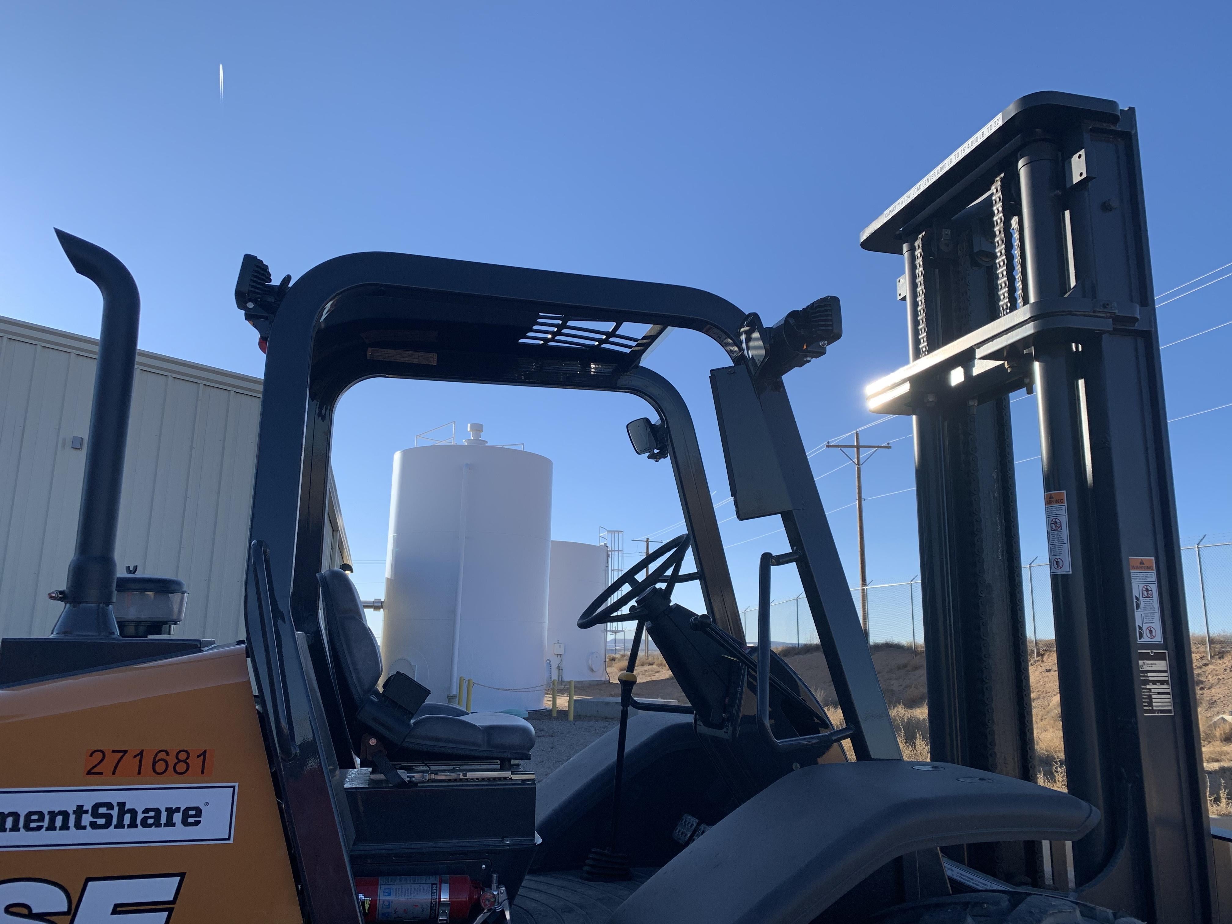 2023 CASE 588H
