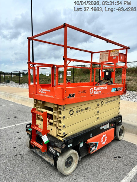 2022 JLG ES3246