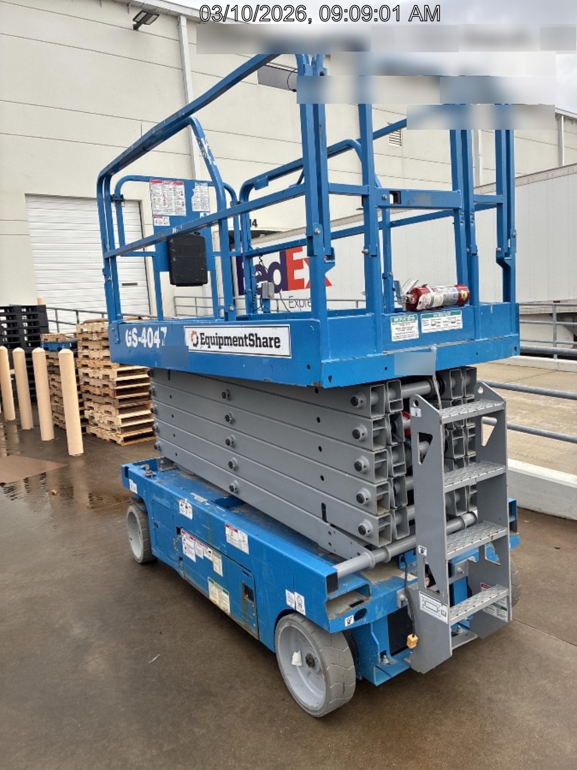 2019 Genie GS-4047 Folding rails with half height swing gate