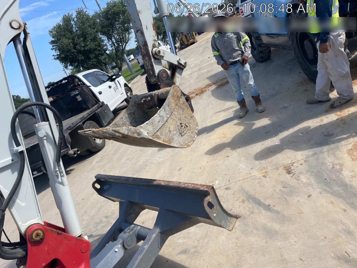 2024 TAKEUCHI TB235-2CR