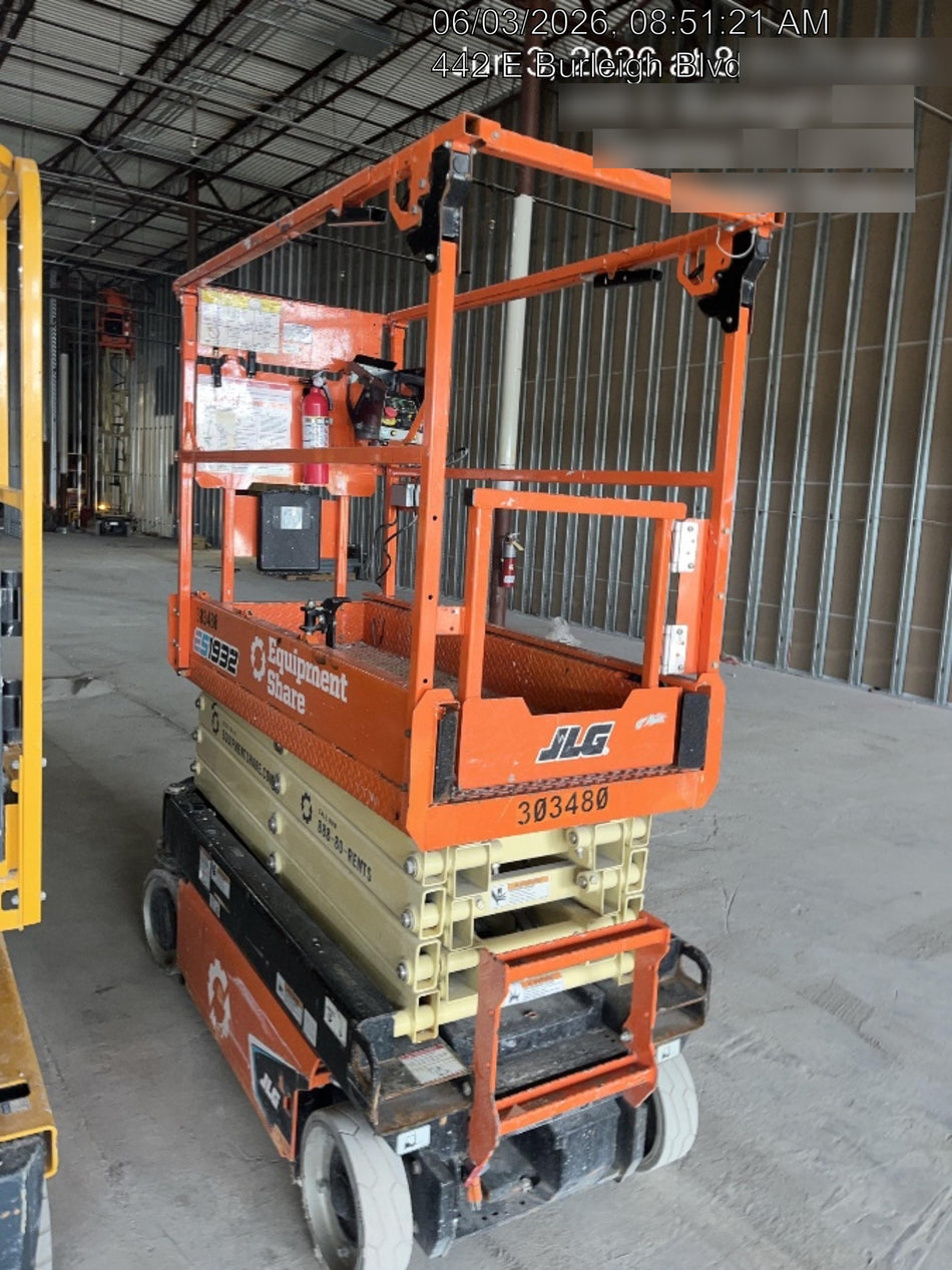 2023 JLG ES1932