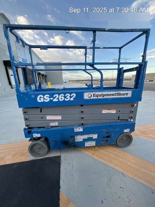 2019 Genie GS-2632 Folding rails with half height swing gate