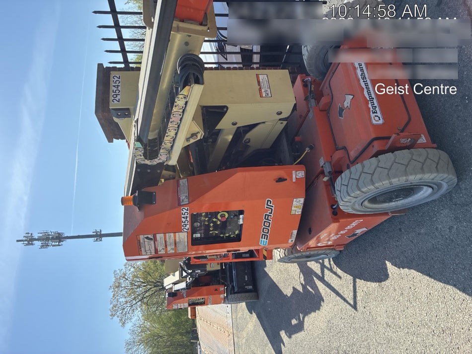 2023 JLG E300AJP