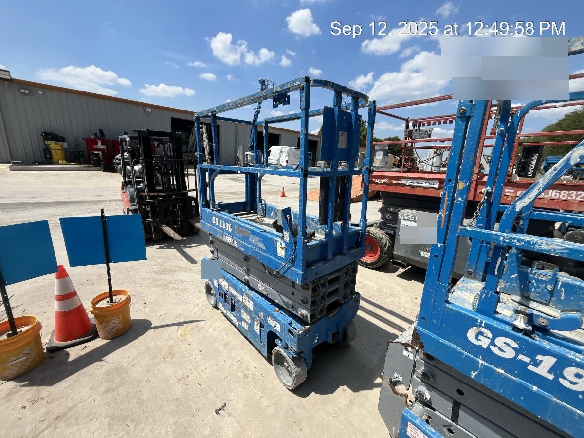 2020 Genie GS-1930 Solid Non Marking Tires, Beacon, Folding rails with half height swing gate