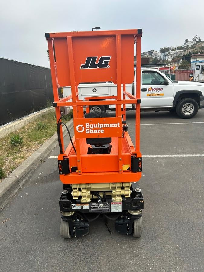 2022 JLG ES1330L