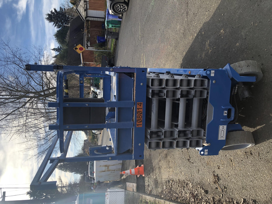 2020 Genie GS-3232 Standard, Folding half height swing gate, 800W Inverter