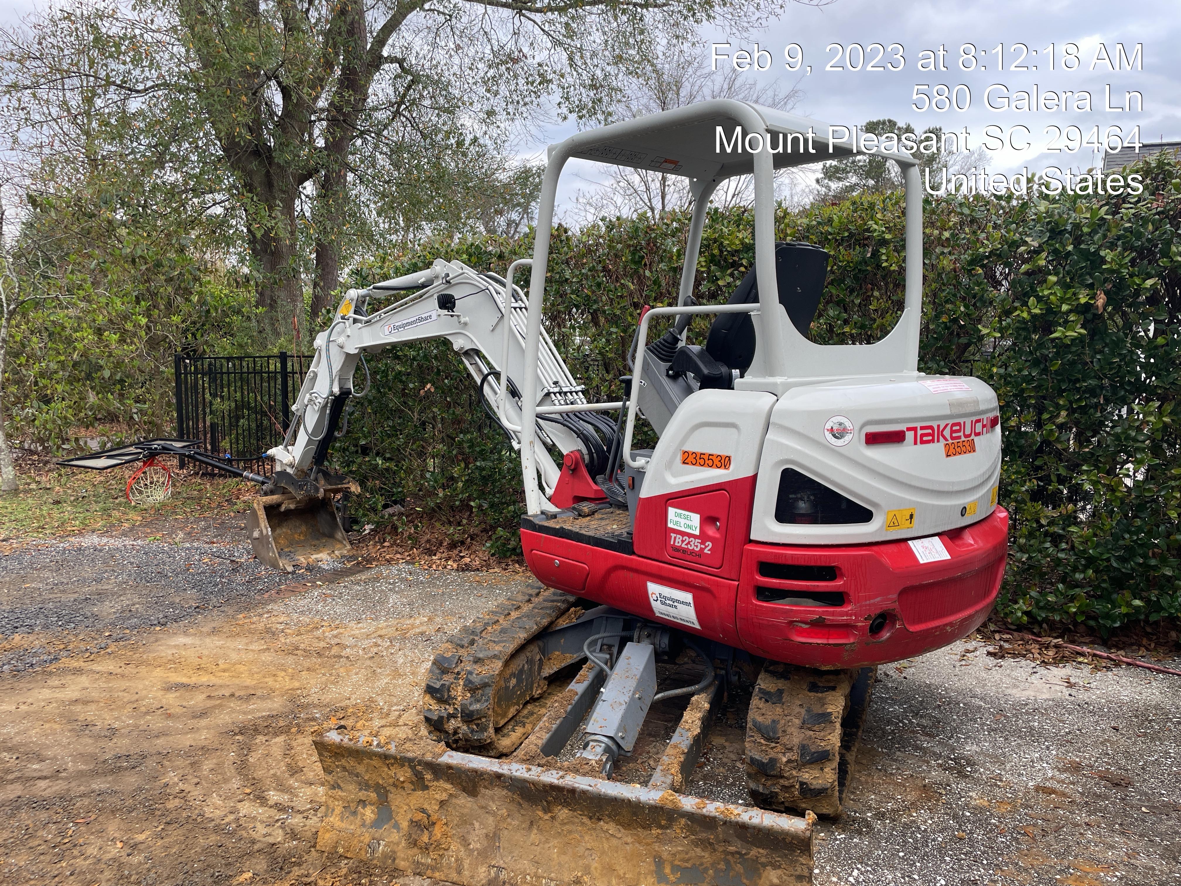 2022 TAKEUCHI TB235-2R