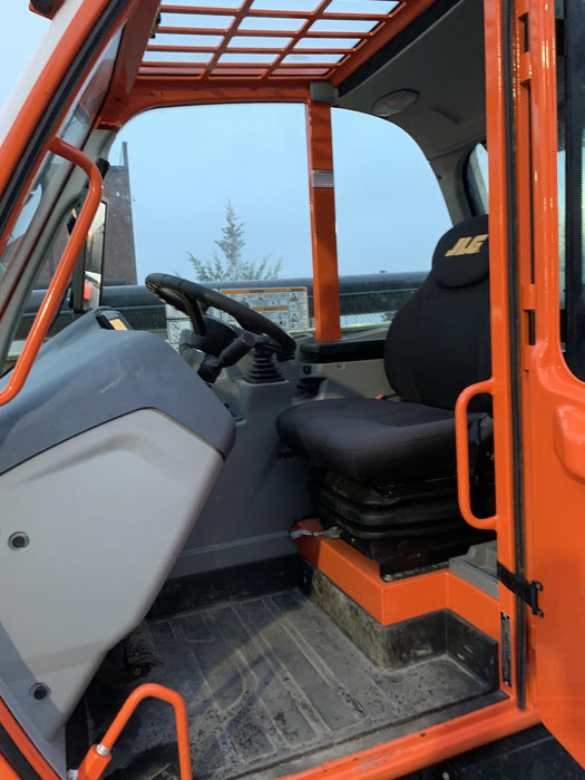 2021 JLG 1075