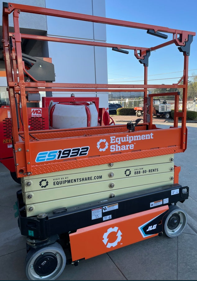 2023 JLG ES1932
