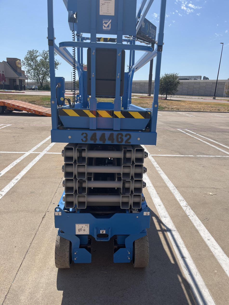 2023 GENIE GS-3232