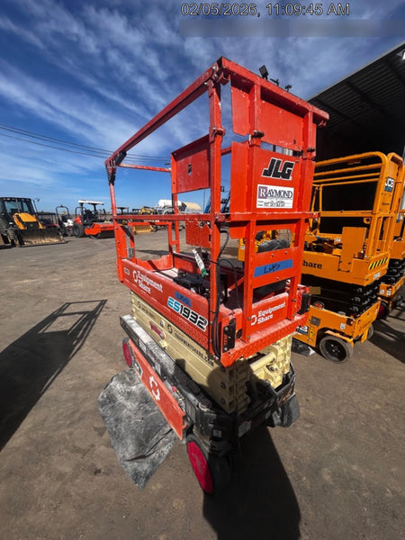 2022 JLG ES1932