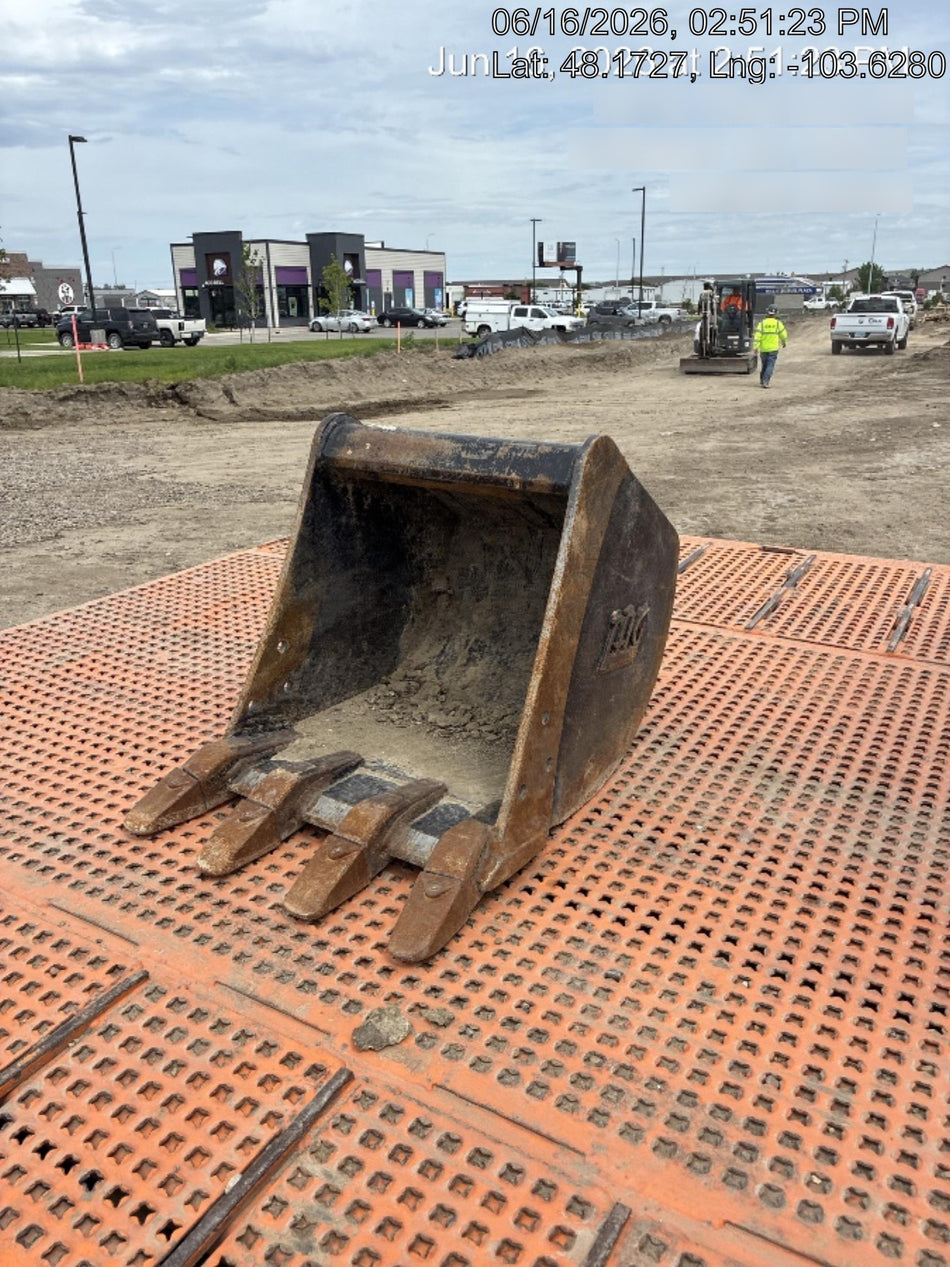 2025 TAKEUCHI 18" HD Bucket - Takeuchi