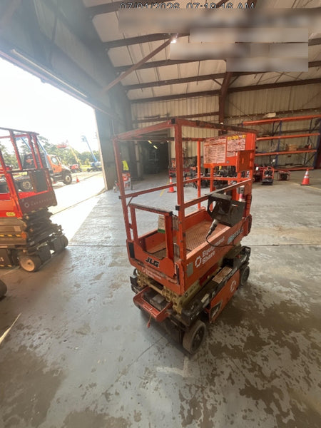 2022 JLG ES1330L
